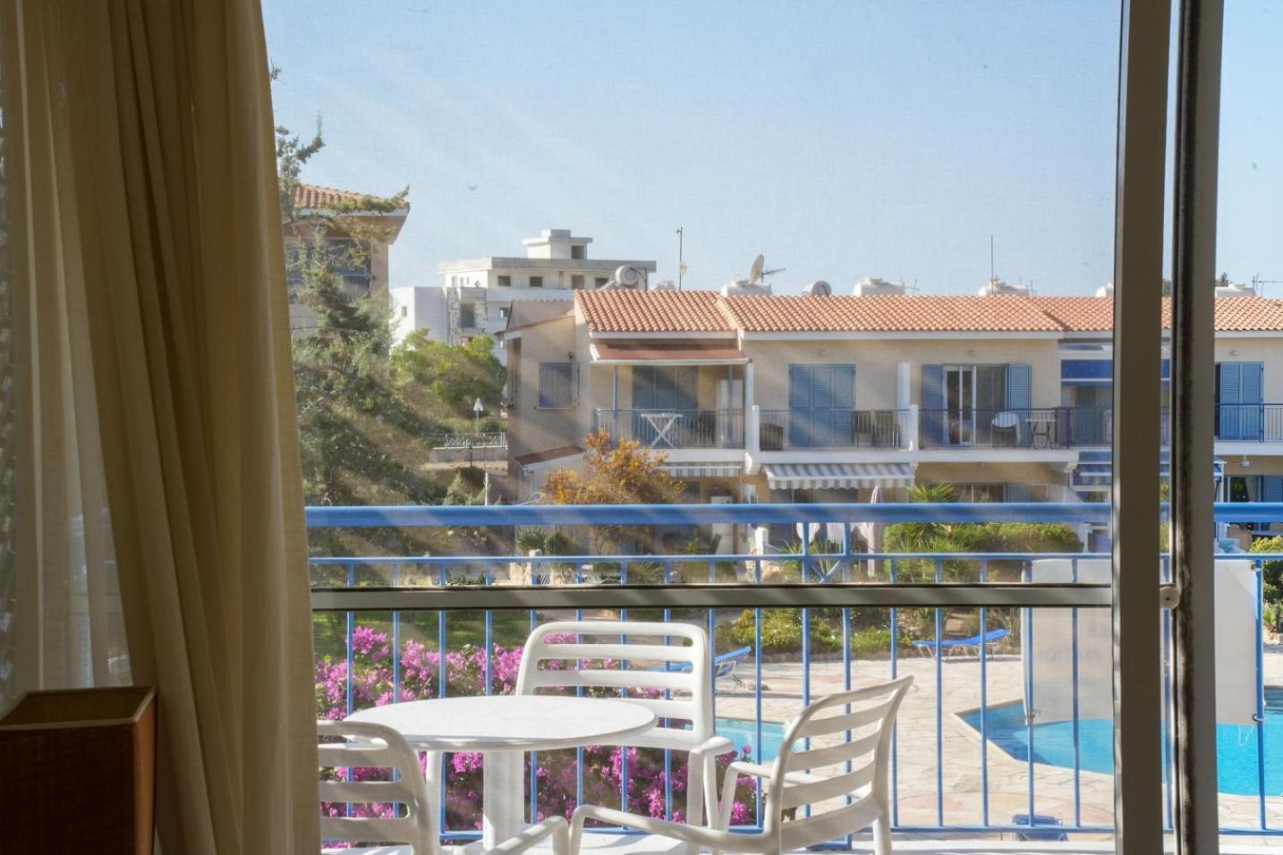 Resitour Paradise Gardens Paphos Bagian luar foto