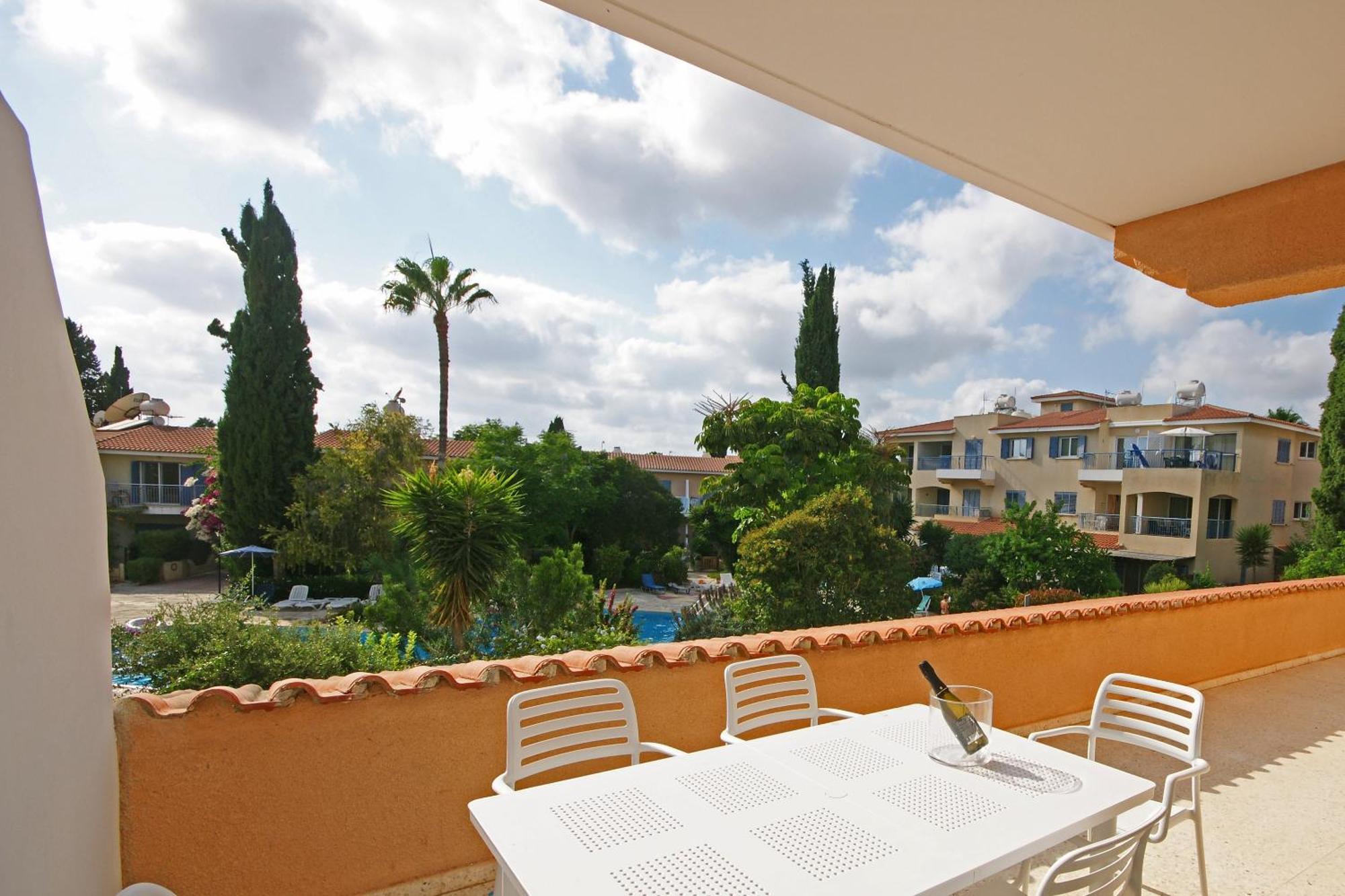 Resitour Paradise Gardens Paphos Bagian luar foto